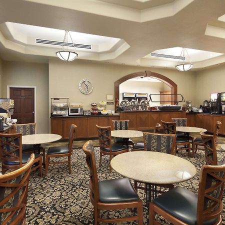 Ramada By Wyndham Olympia Ξενοδοχείο Εξωτερικό φωτογραφία The dining room at the airport