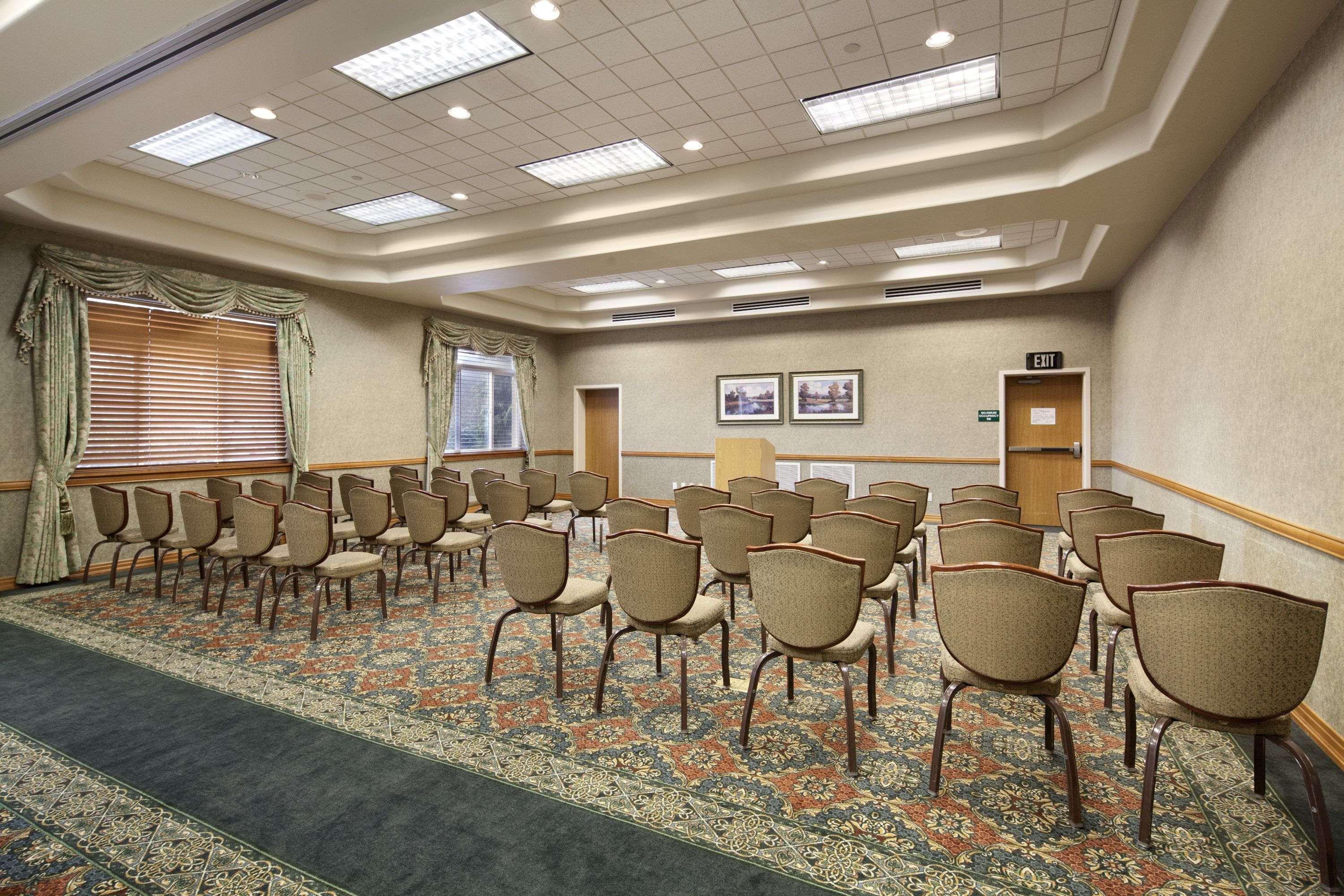 Ramada By Wyndham Olympia Ξενοδοχείο Εξωτερικό φωτογραφία A typical meeting room