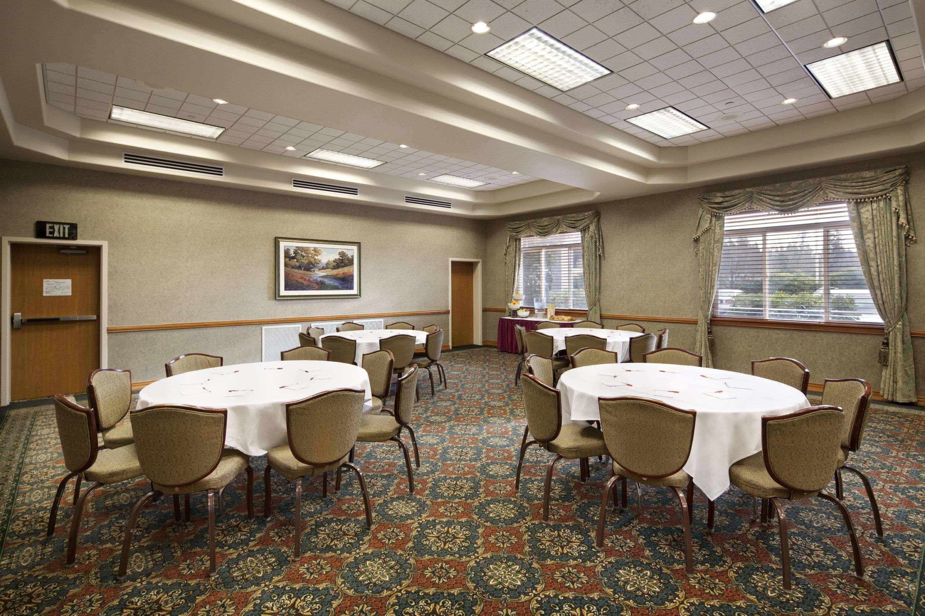 Ramada By Wyndham Olympia Ξενοδοχείο Εξωτερικό φωτογραφία A typical meeting room at a Best Western