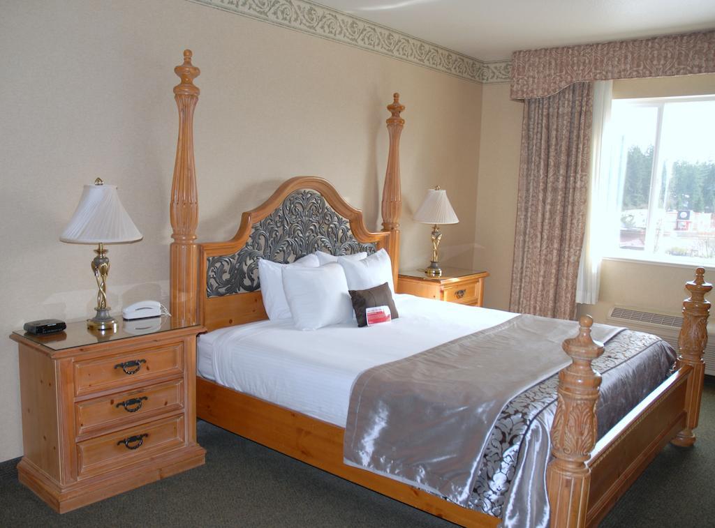 Ramada By Wyndham Olympia Ξενοδοχείο Δωμάτιο φωτογραφία A bedroom at the Best Western Premier Hotel at Grand Country